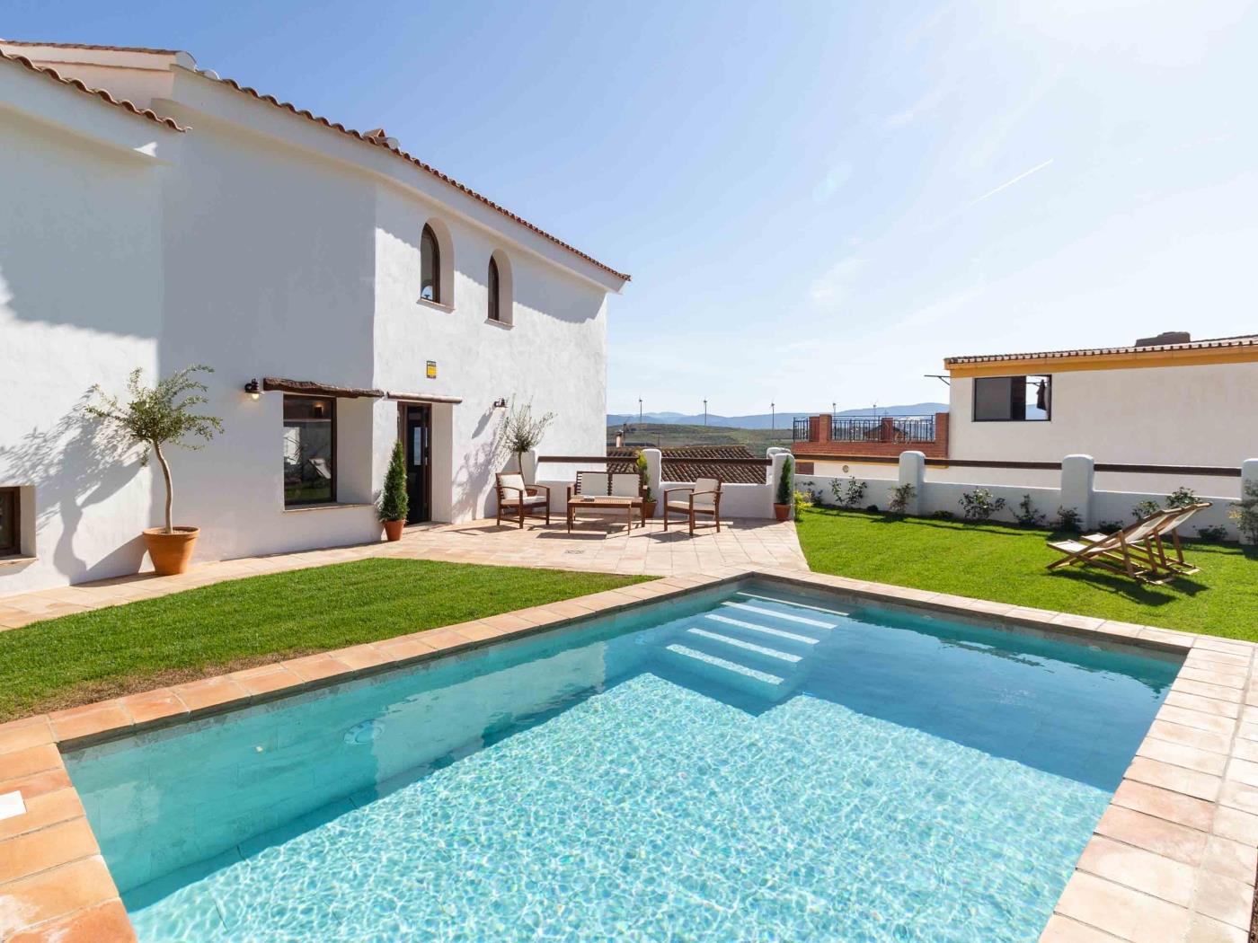 Magnificent rustic house with pool, garden, and views in Acequias