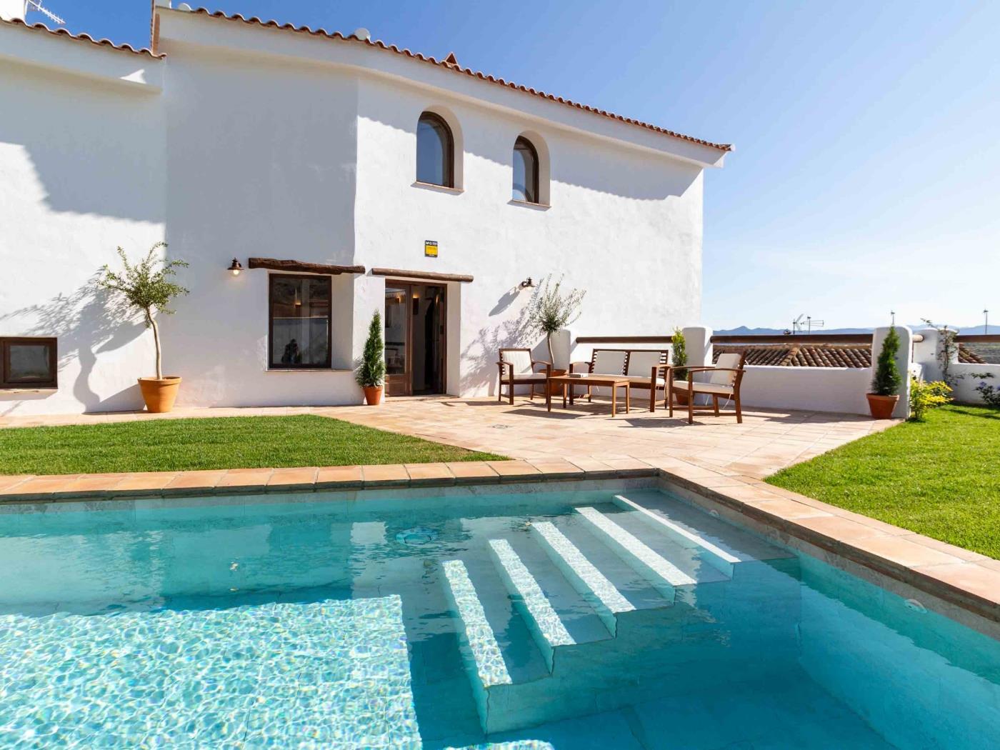 Magnificent rustic house with pool, garden, and views in Acequias