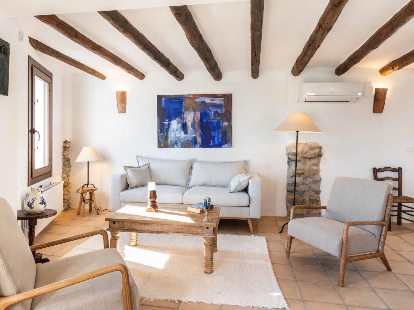Magnificent rustic house with pool, garden, and views in Acequias
