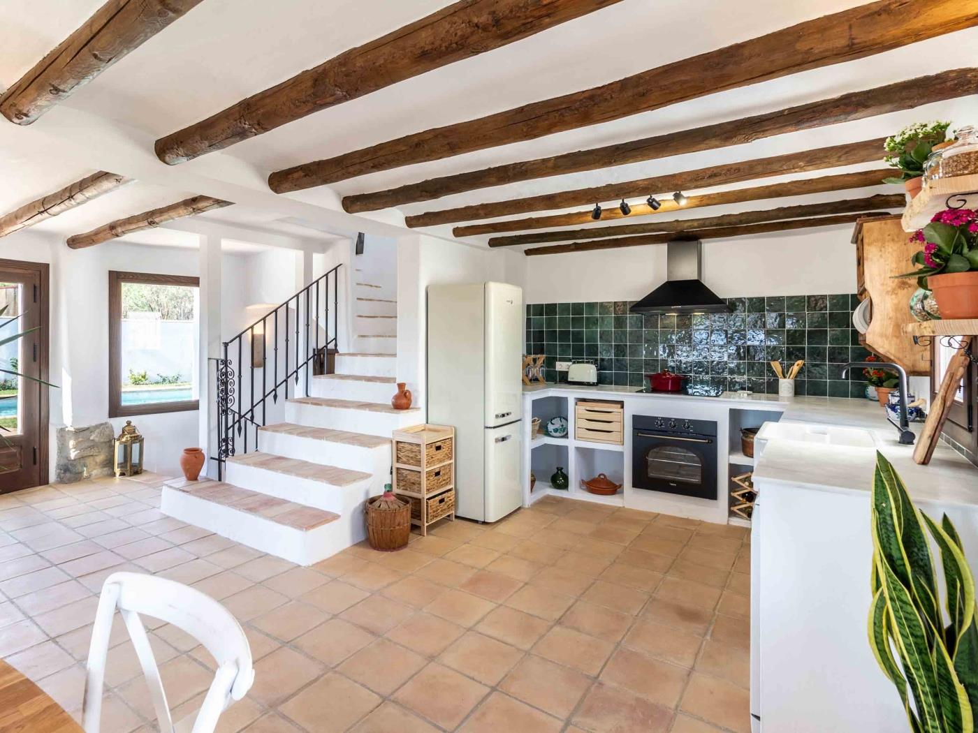 Magnificent rustic house with pool, garden, and views in Acequias