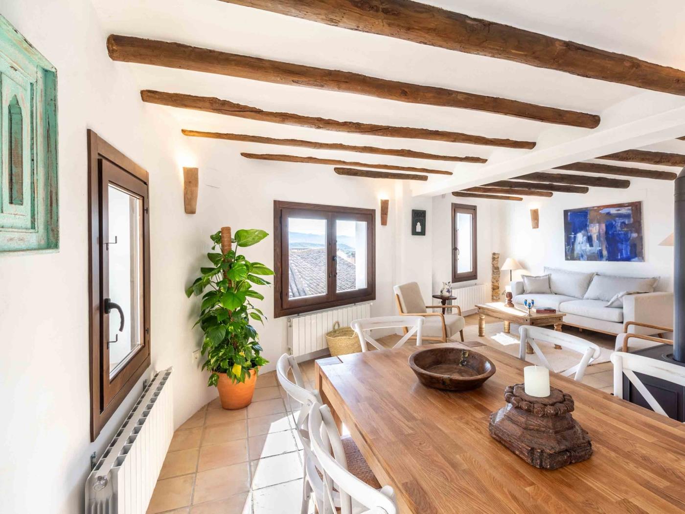 Magnificent rustic house with pool, garden, and views in Acequias