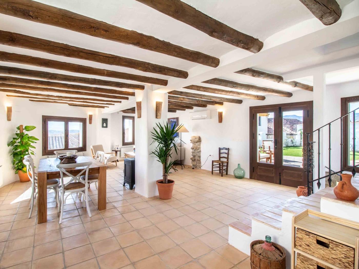 Magnificent rustic house with pool, garden, and views in Acequias