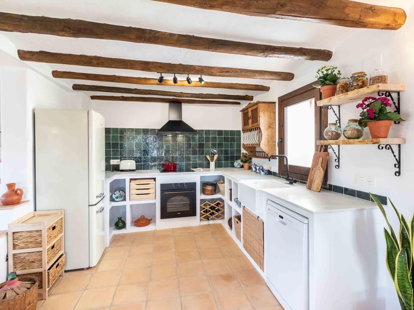 Magnificent rustic house with pool, garden, and views in Acequias