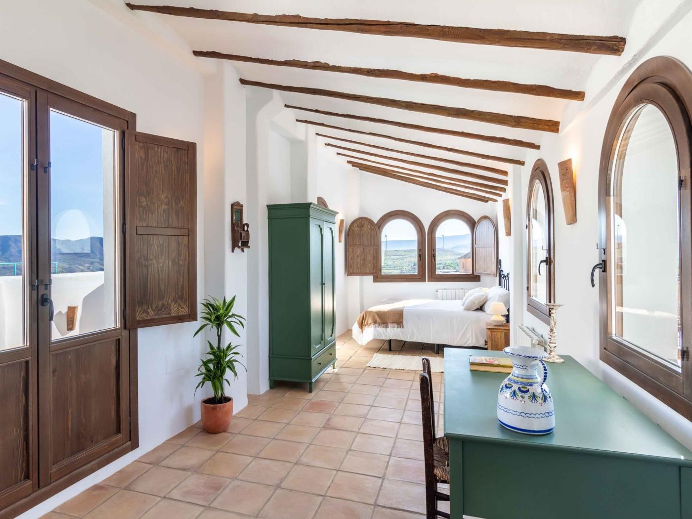 Magnificent rustic house with pool, garden, and views in Acequias