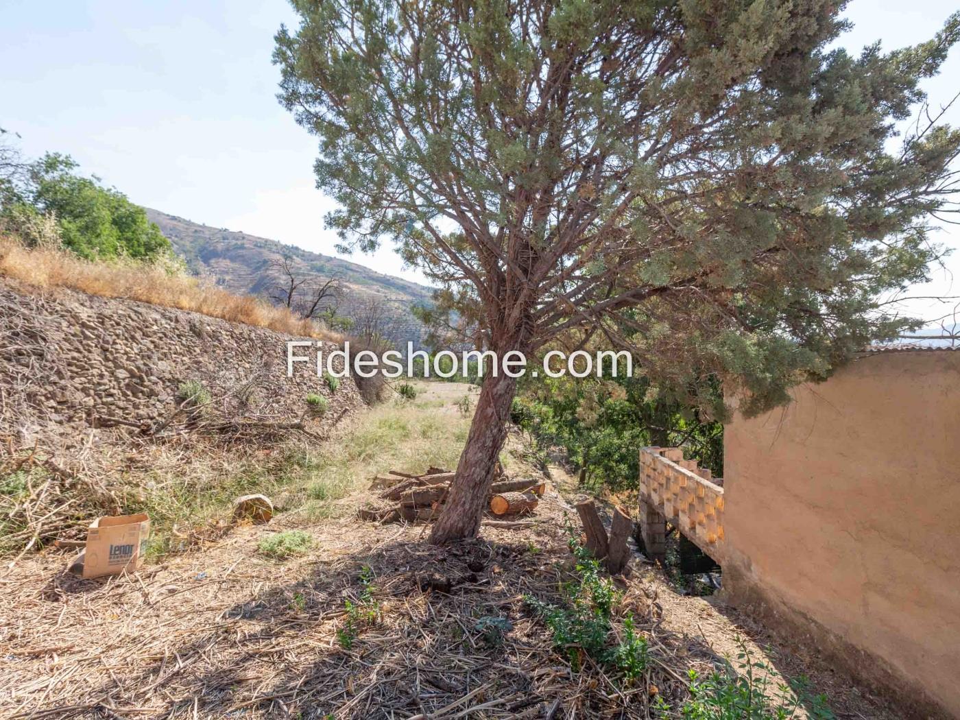 Cortijo mit bewässertem Land und Aussicht in Lanjarón