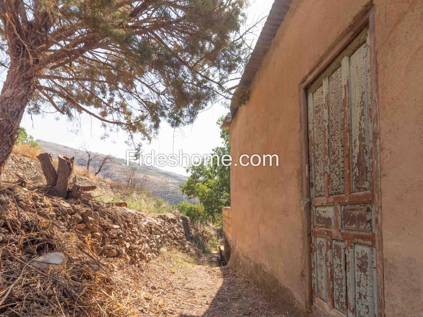Cortijo mit bewässertem Land und Aussicht in Lanjarón