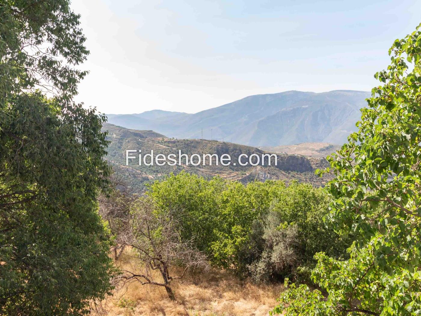 Cortijo mit bewässertem Land und Aussicht in Lanjarón