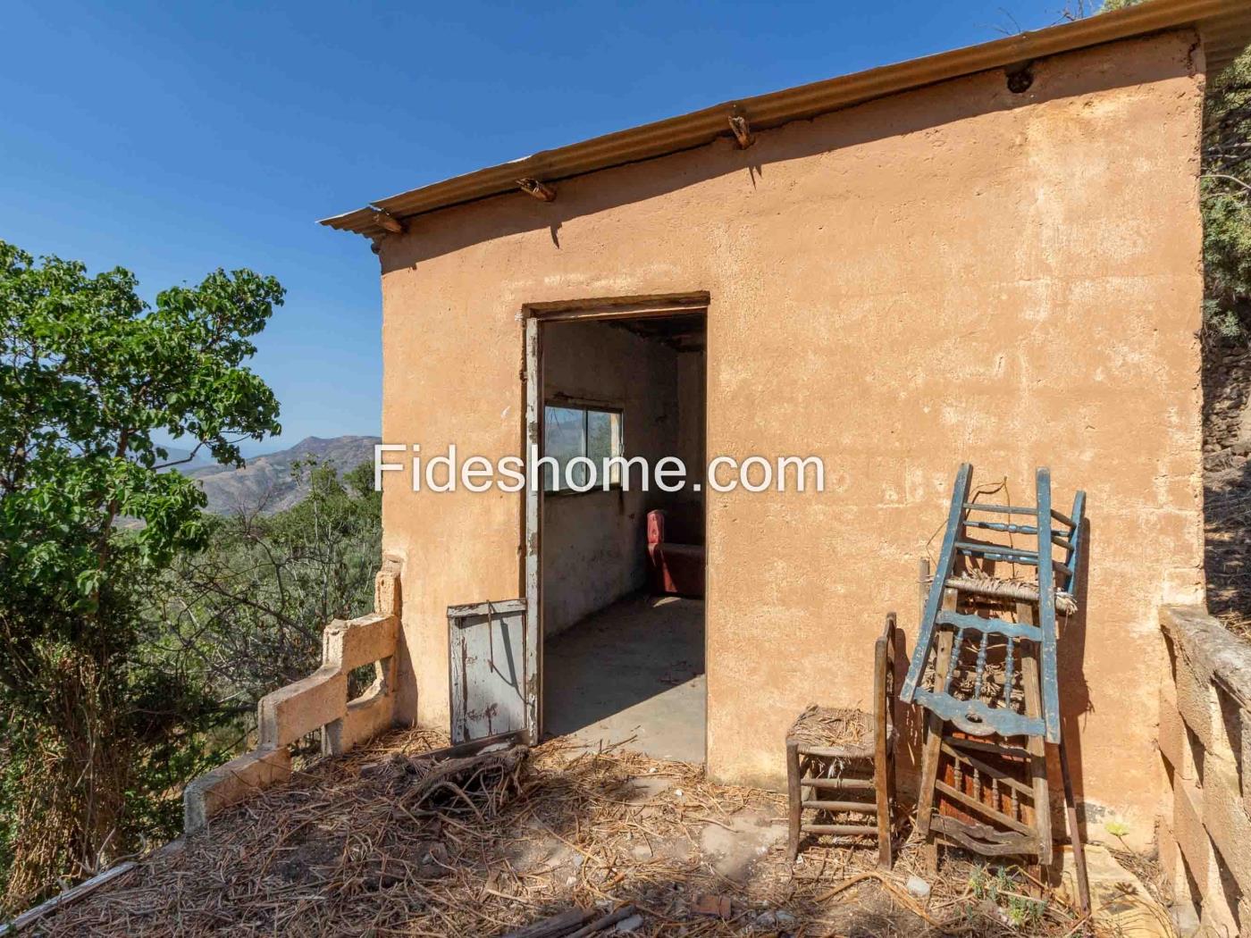 Cortijo mit bewässertem Land und Aussicht in Lanjarón