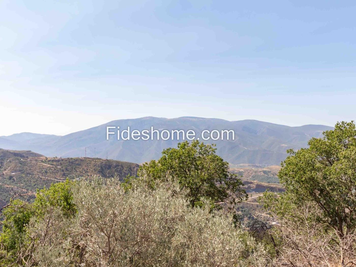 Cortijo mit bewässertem Land und Aussicht in Lanjarón