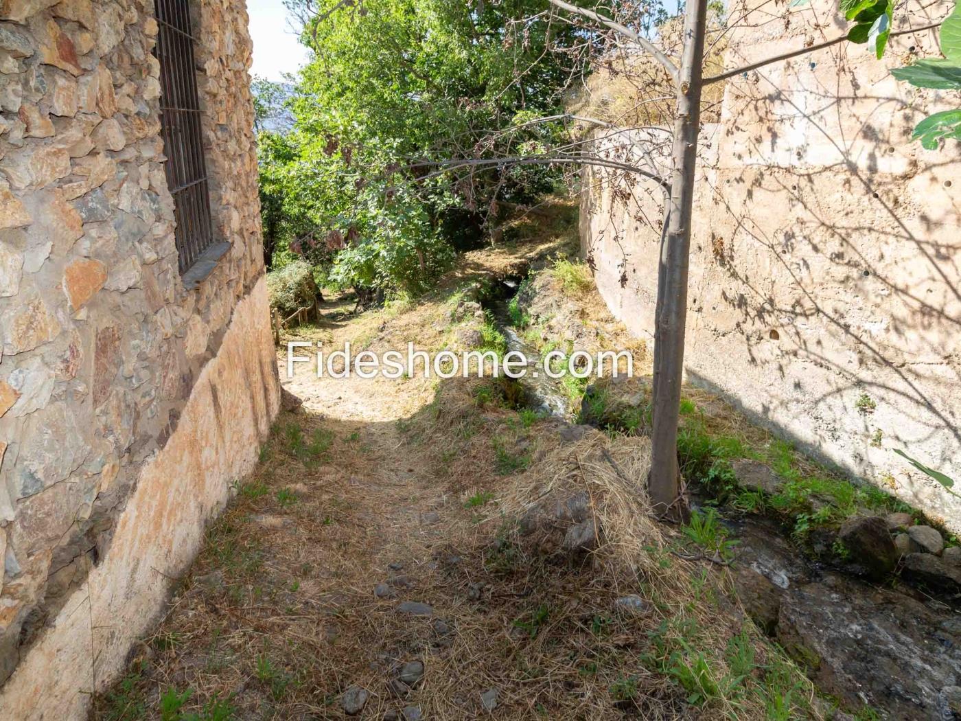 Cortijo mit bewässertem Land und Aussicht in Lanjarón