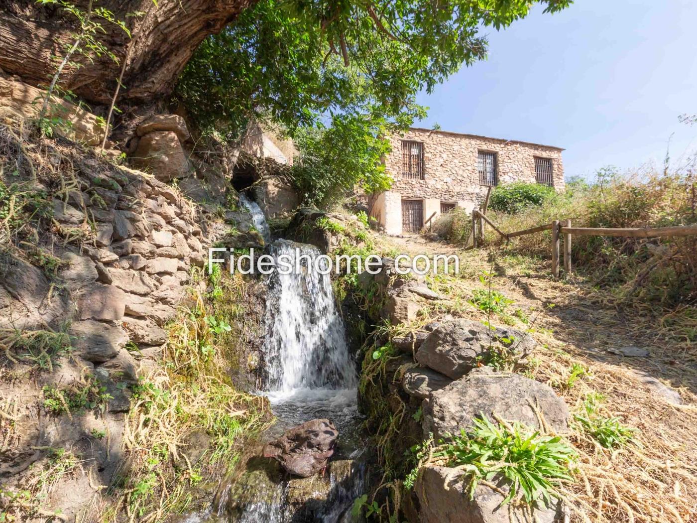 Cortijo mit bewässertem Land und Aussicht in Lanjarón