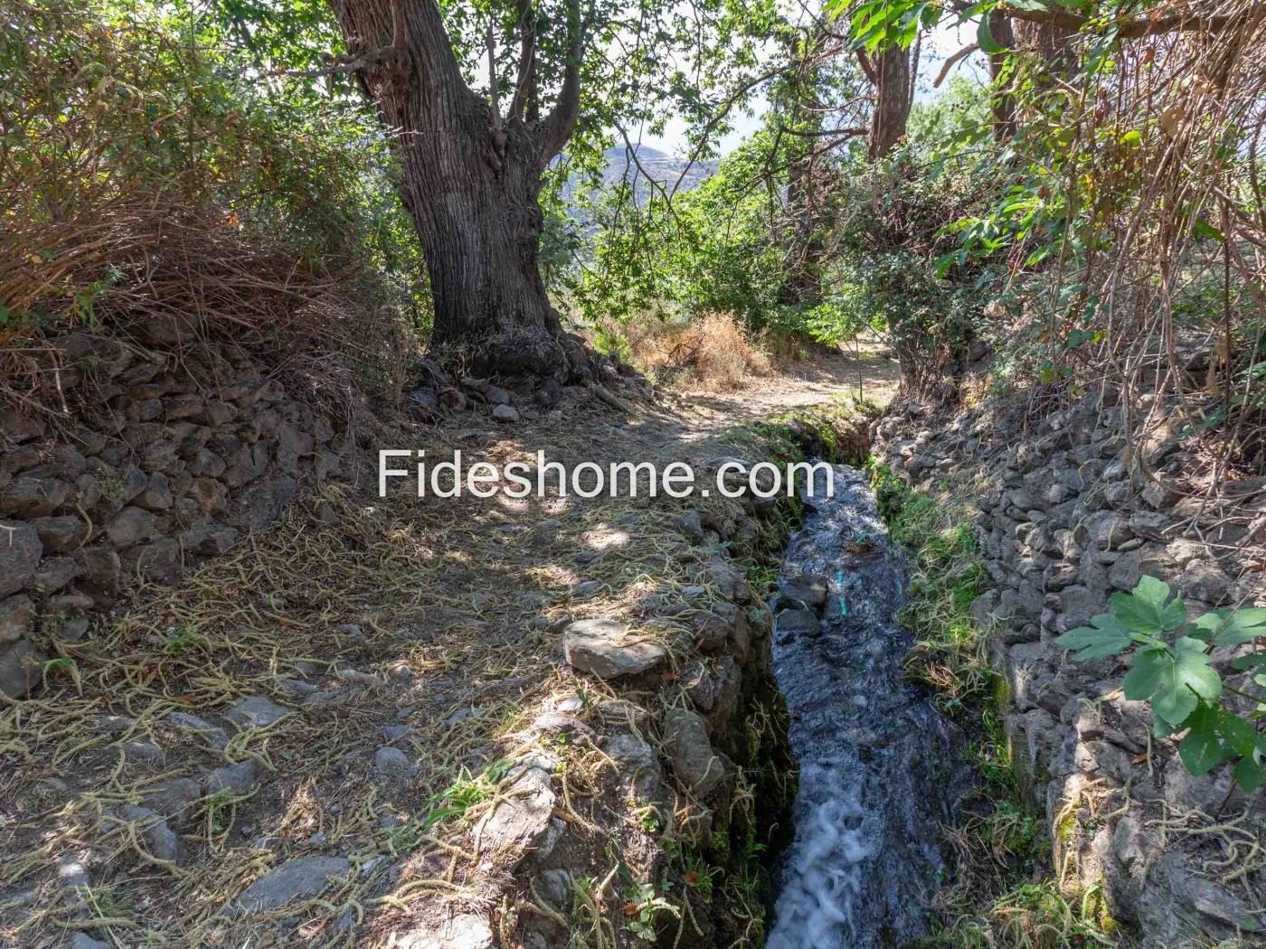 Cortijo mit bewässertem Land und Aussicht in Lanjarón
