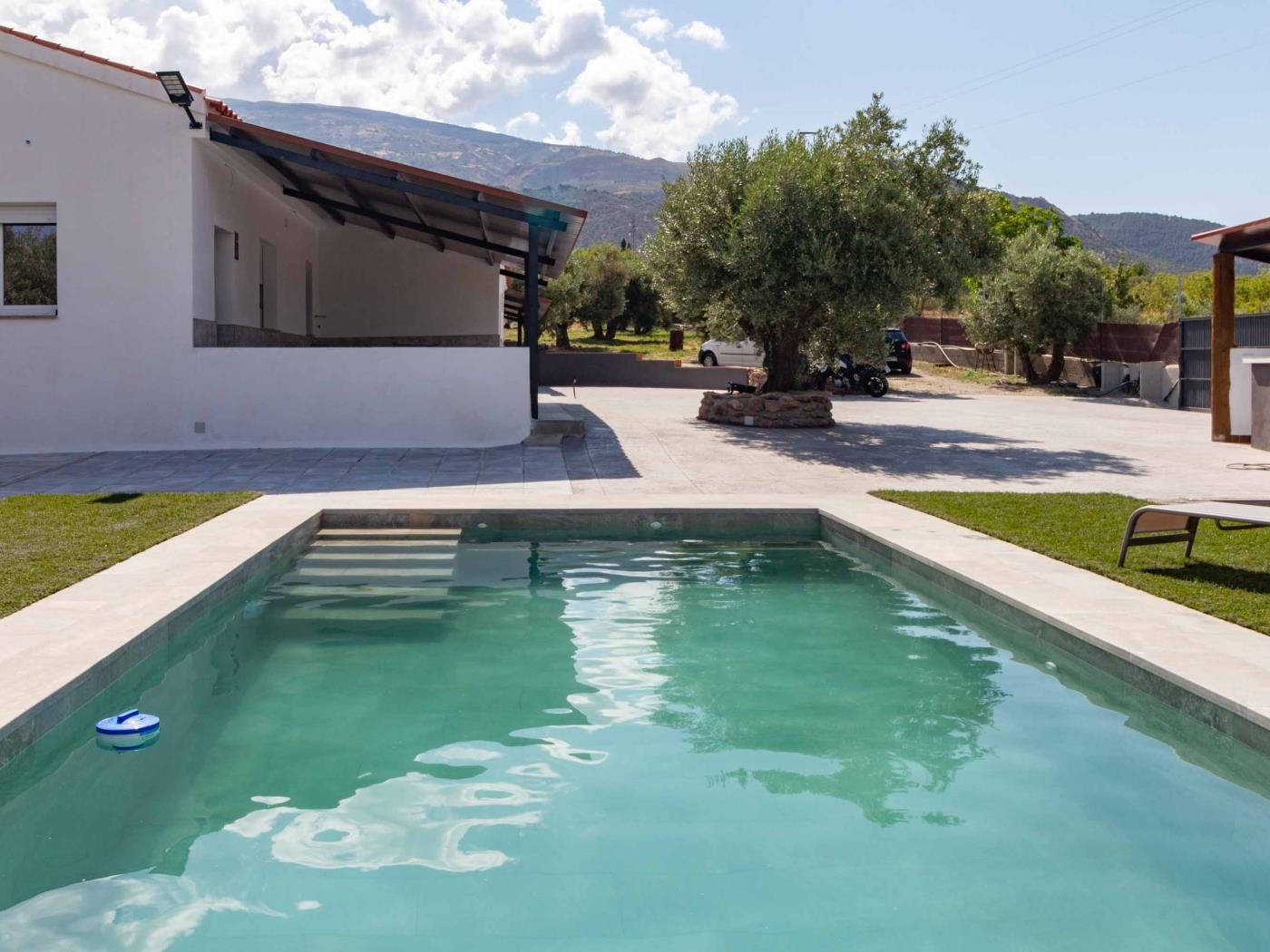 Cortijo mit Pool und Garten in Nigüelas in Nigüelas