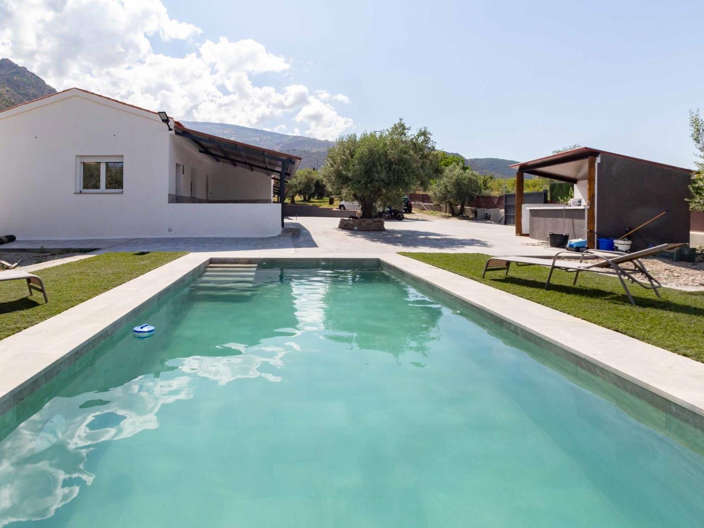 Cortijo mit Pool und Garten in Nigüelas in Nigüelas