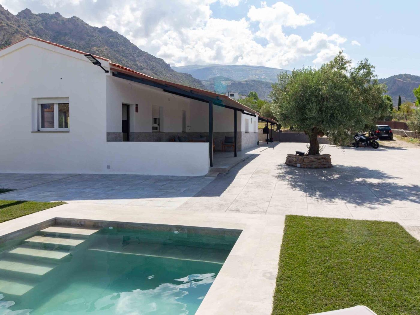 Cortijo mit Pool und Garten in Nigüelas in Nigüelas