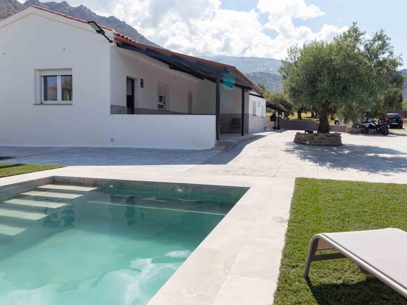 Cortijo mit Pool und Garten in Nigüelas in Nigüelas