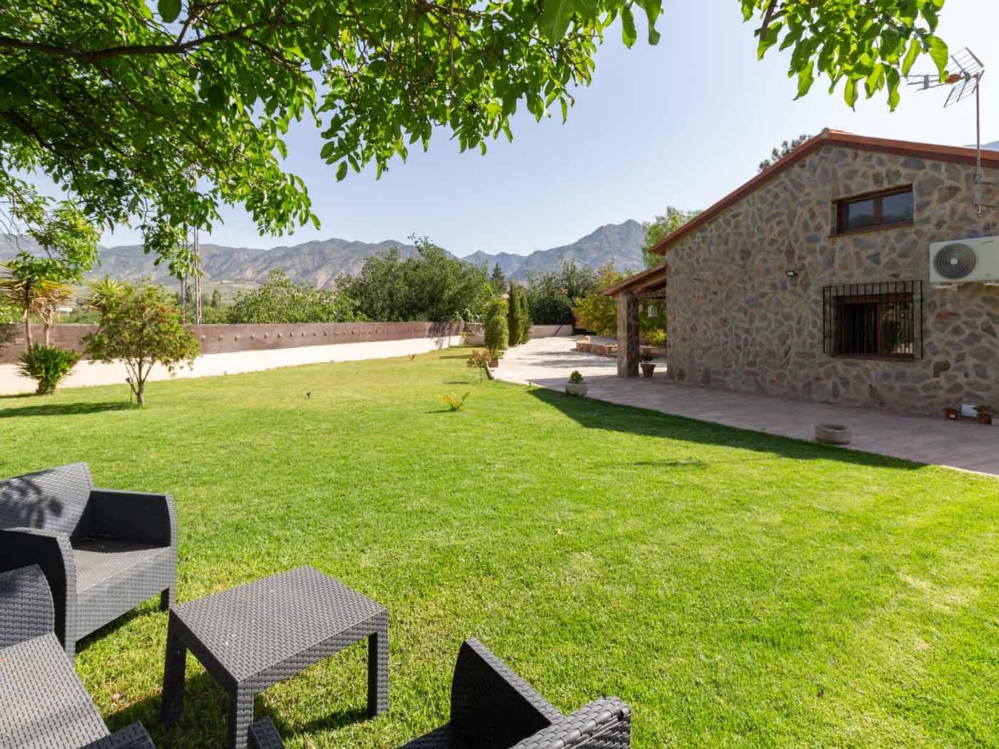 Bauernhaus mit Pool und Garten in Dúrcal