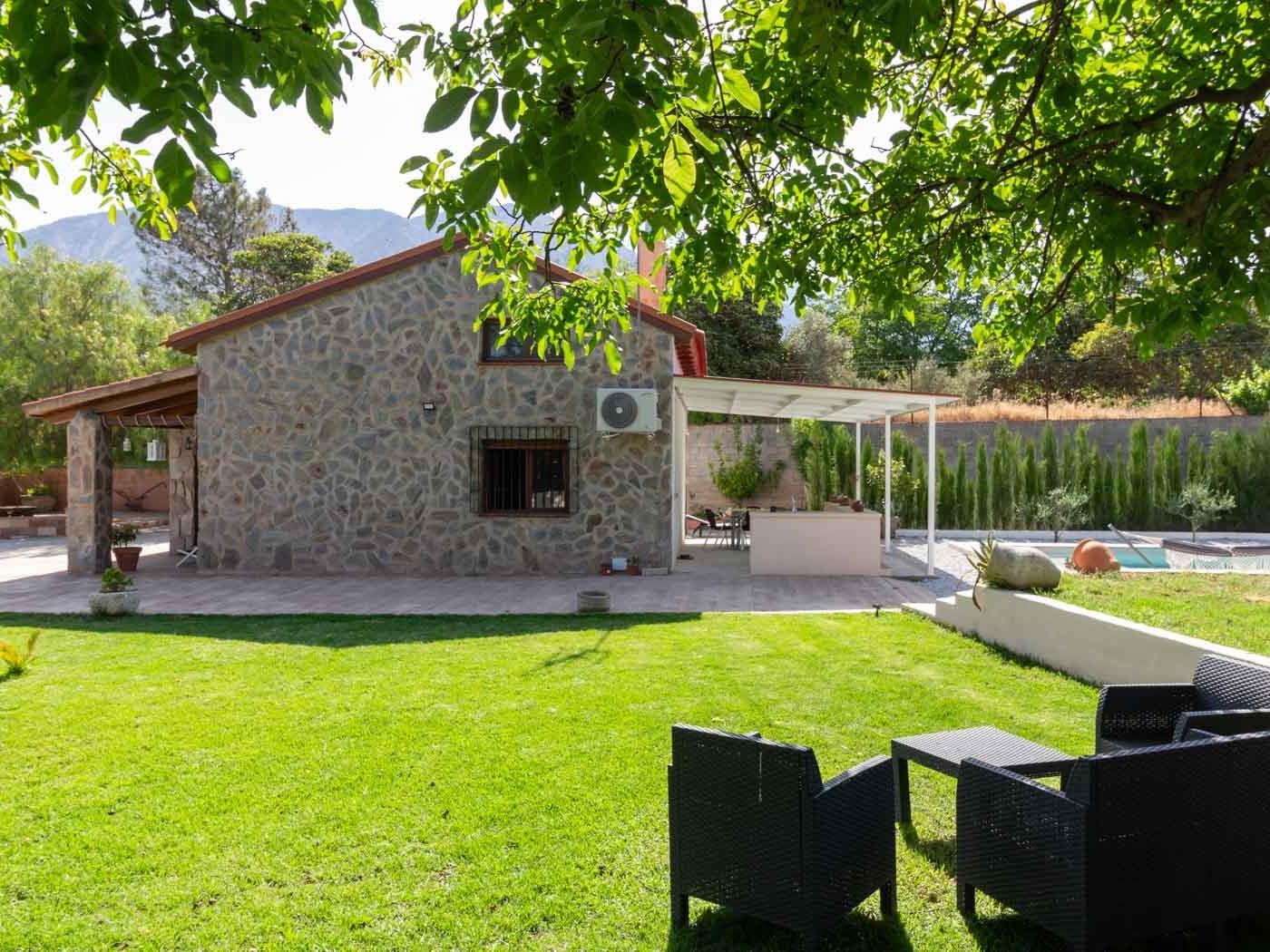 Bauernhaus mit Pool und Garten in Dúrcal