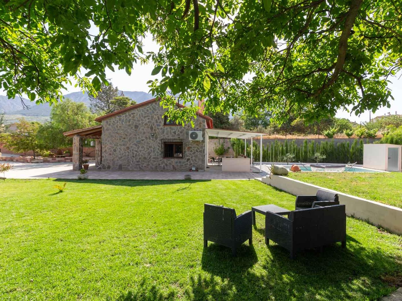 Bauernhaus mit Pool und Garten in Dúrcal