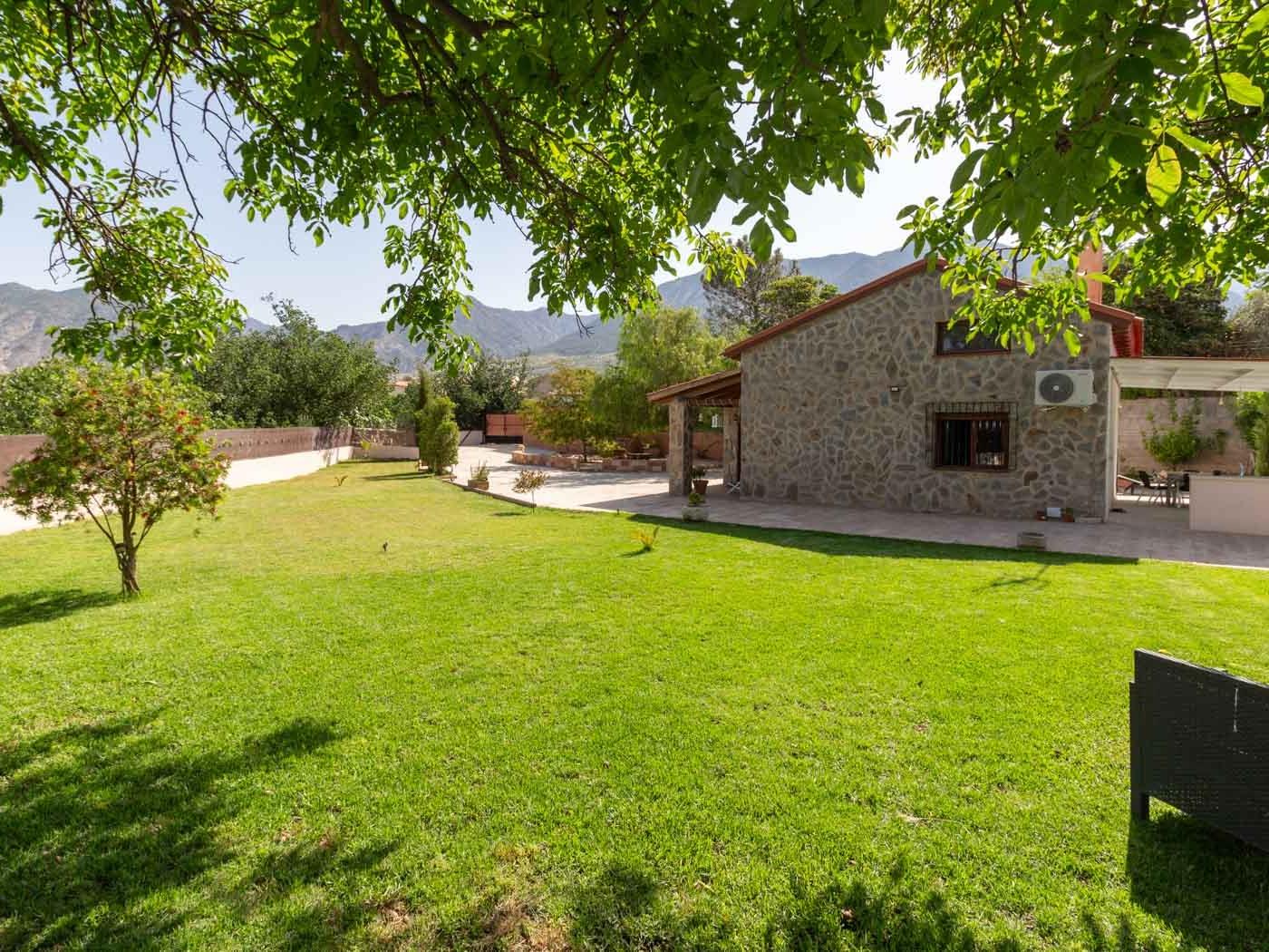 Bauernhaus mit Pool und Garten in Dúrcal