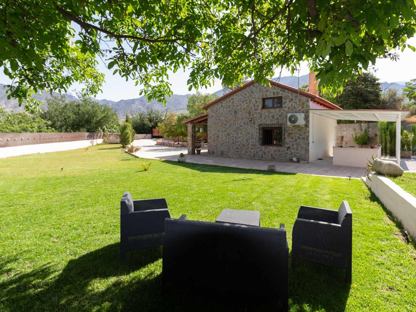 Bauernhaus mit Pool und Garten in Dúrcal