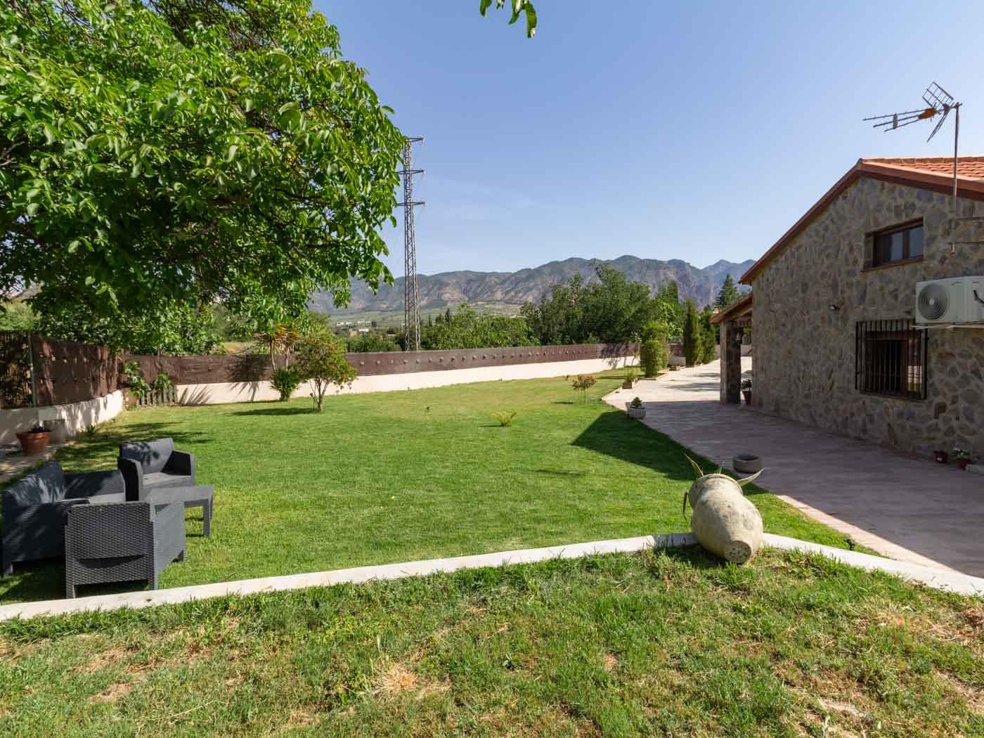 Bauernhaus mit Pool und Garten in Dúrcal