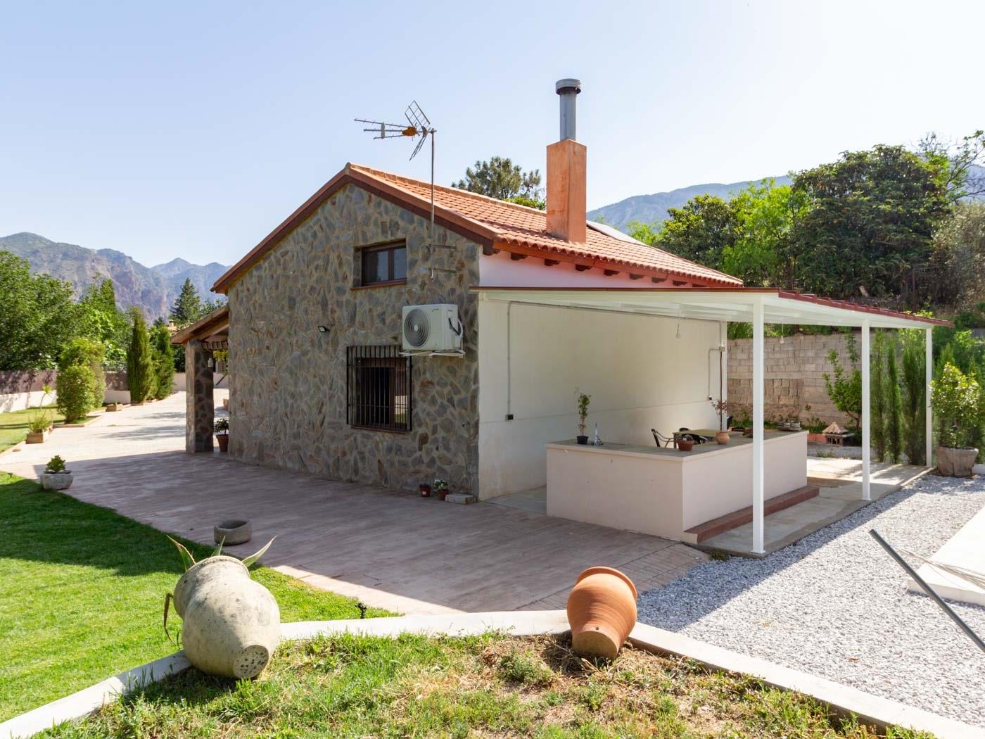 Bauernhaus mit Pool und Garten in Dúrcal