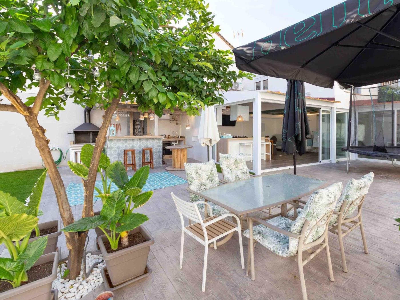 Small house with garden and pool in Atarfe