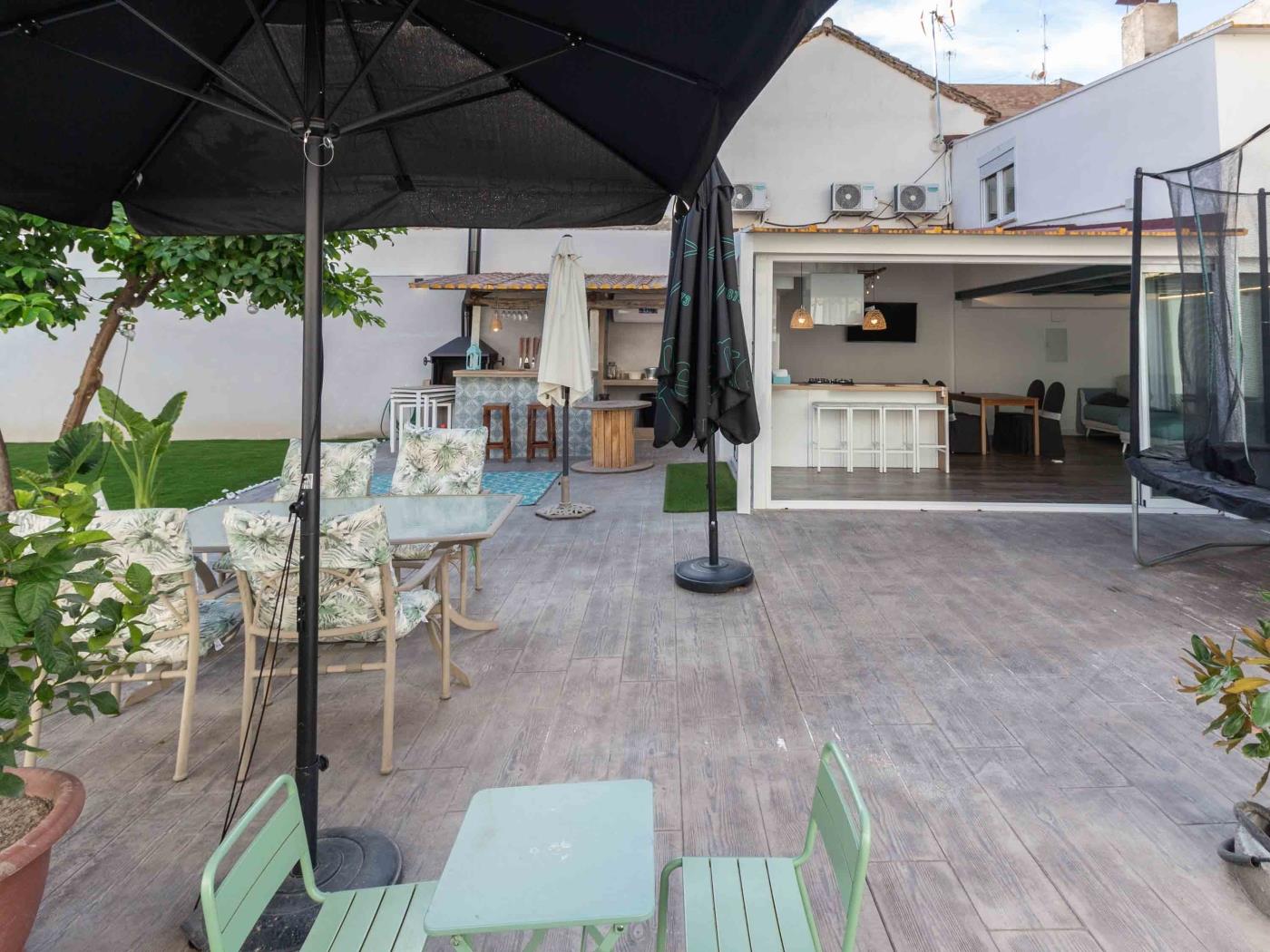 Small house with garden and pool in Atarfe