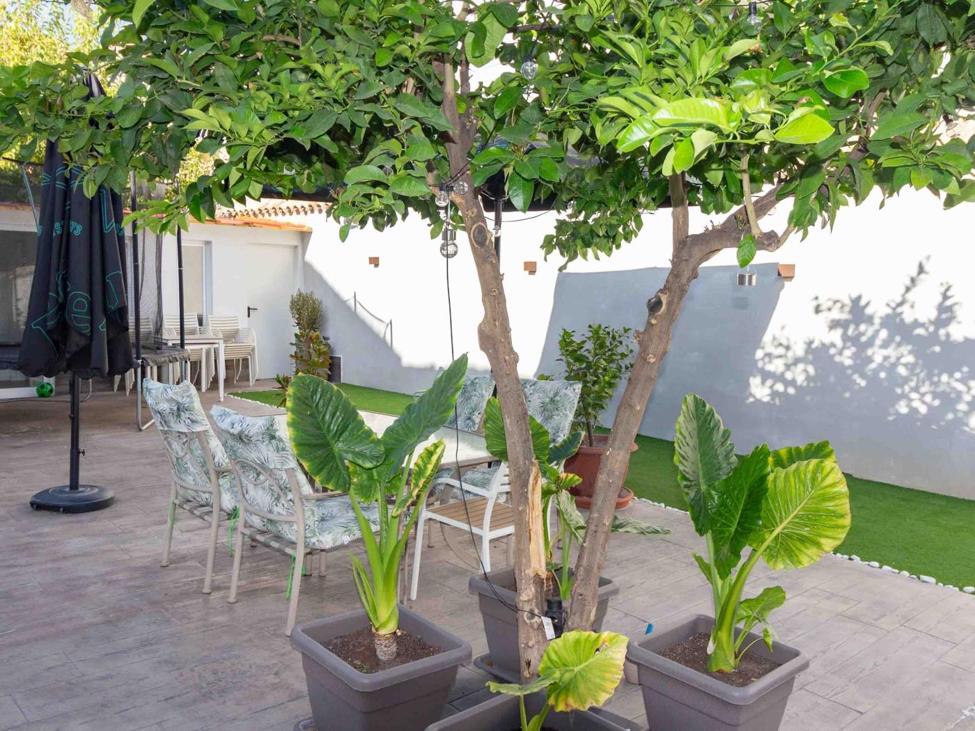 Small house with garden and pool in Atarfe