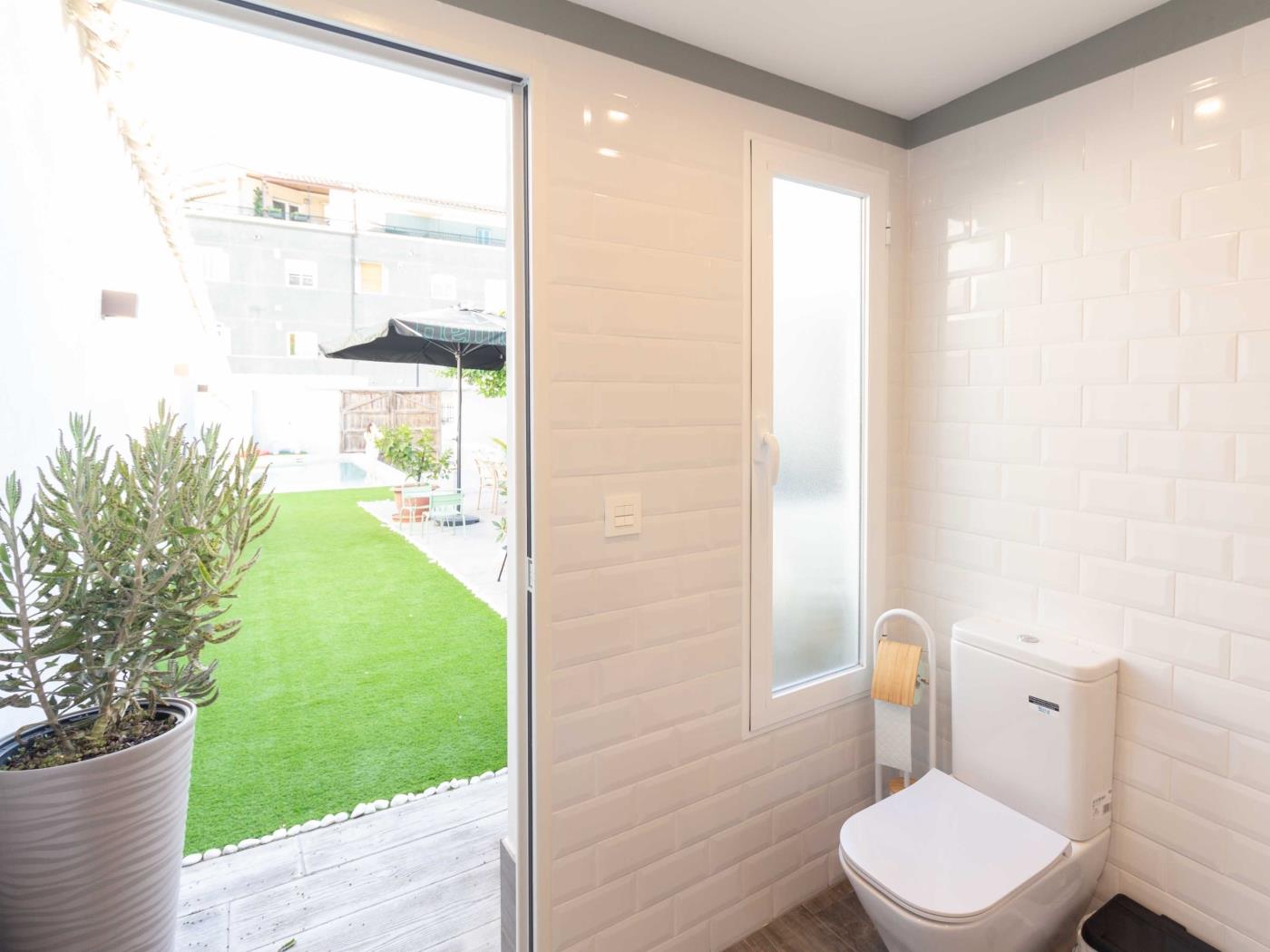Small house with garden and pool in Atarfe