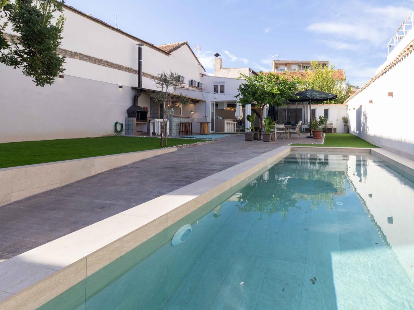Small house with garden and pool in Atarfe