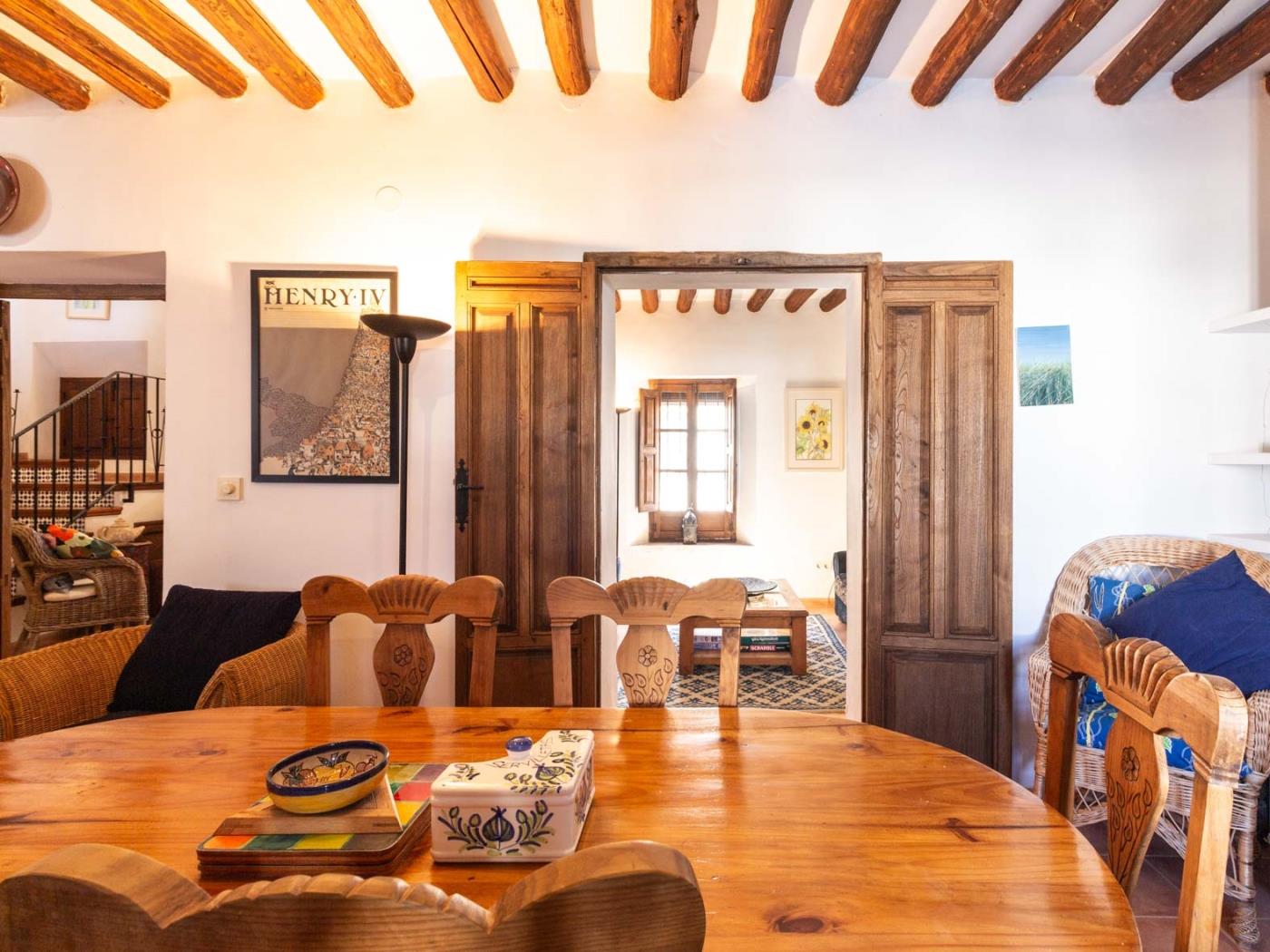 Schönes Landhaus mit Schwimmbad und Grill in Cozvíjar