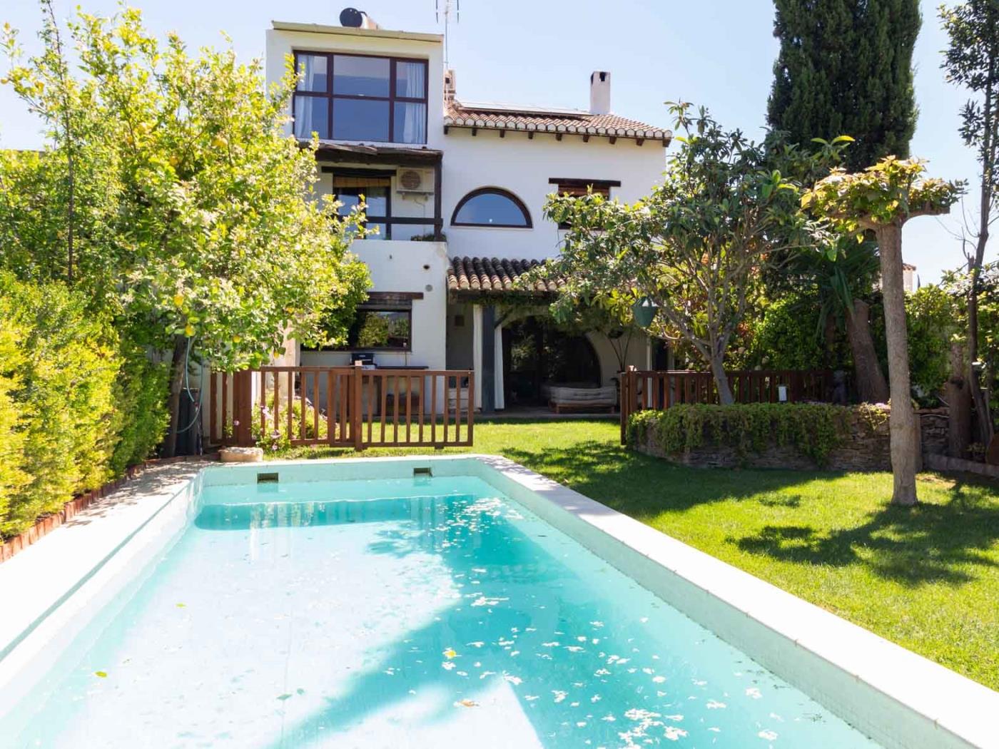 Preciosa casa con piscina en pleno corazón del Valle de Lecrín en Restábal