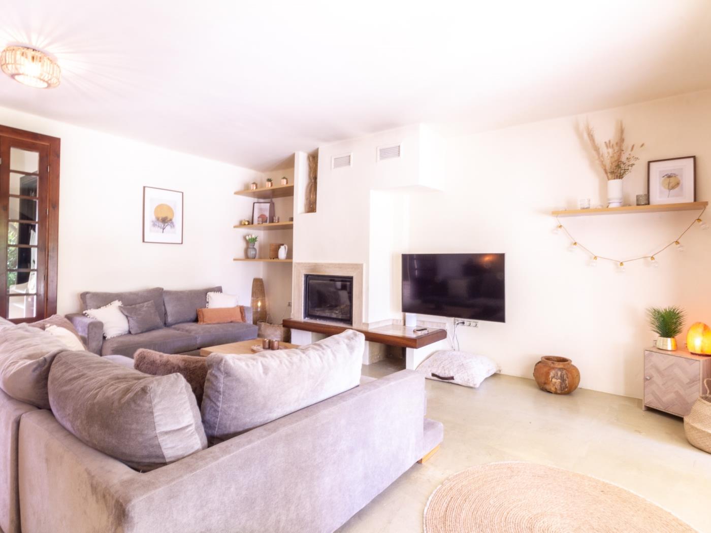 Preciosa casa con piscina en pleno corazón del Valle de Lecrín en Restábal