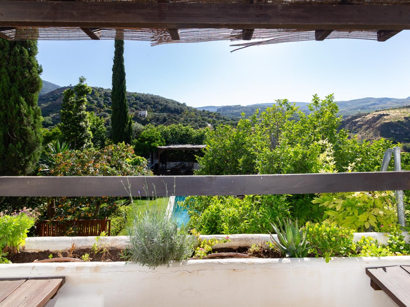 Preciosa casa con piscina en pleno corazón del Valle de Lecrín en Restábal