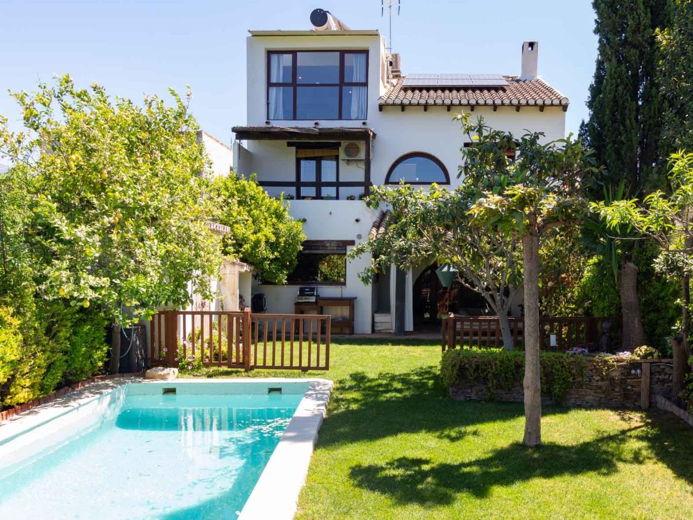 Preciosa casa con piscina en pleno corazón del Valle de Lecrín en Restábal