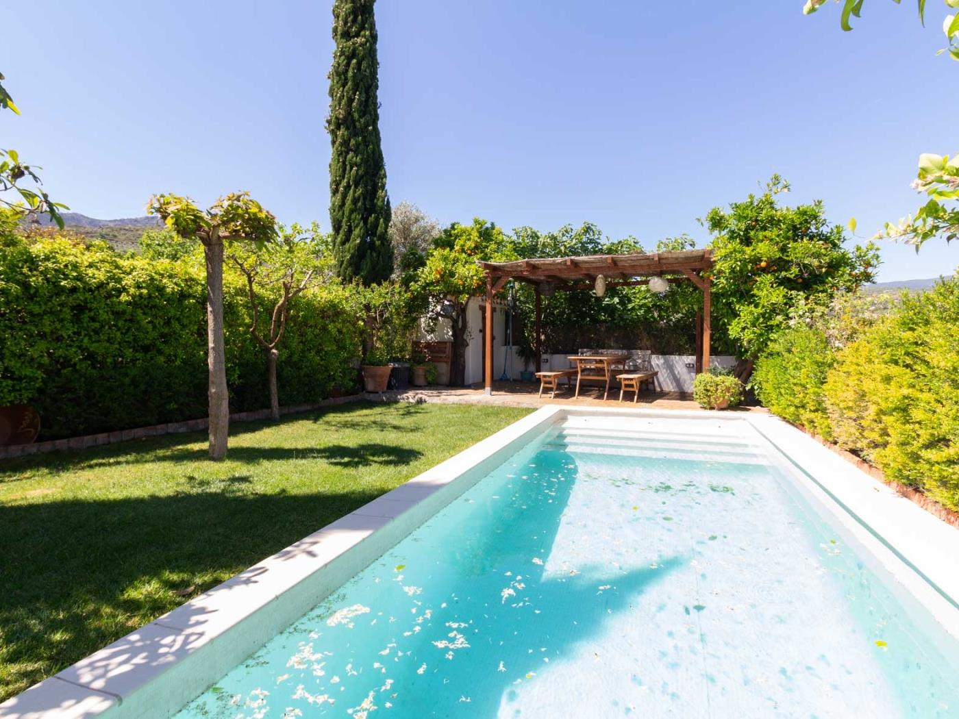 Preciosa casa con piscina en pleno corazón del Valle de Lecrín en Restábal