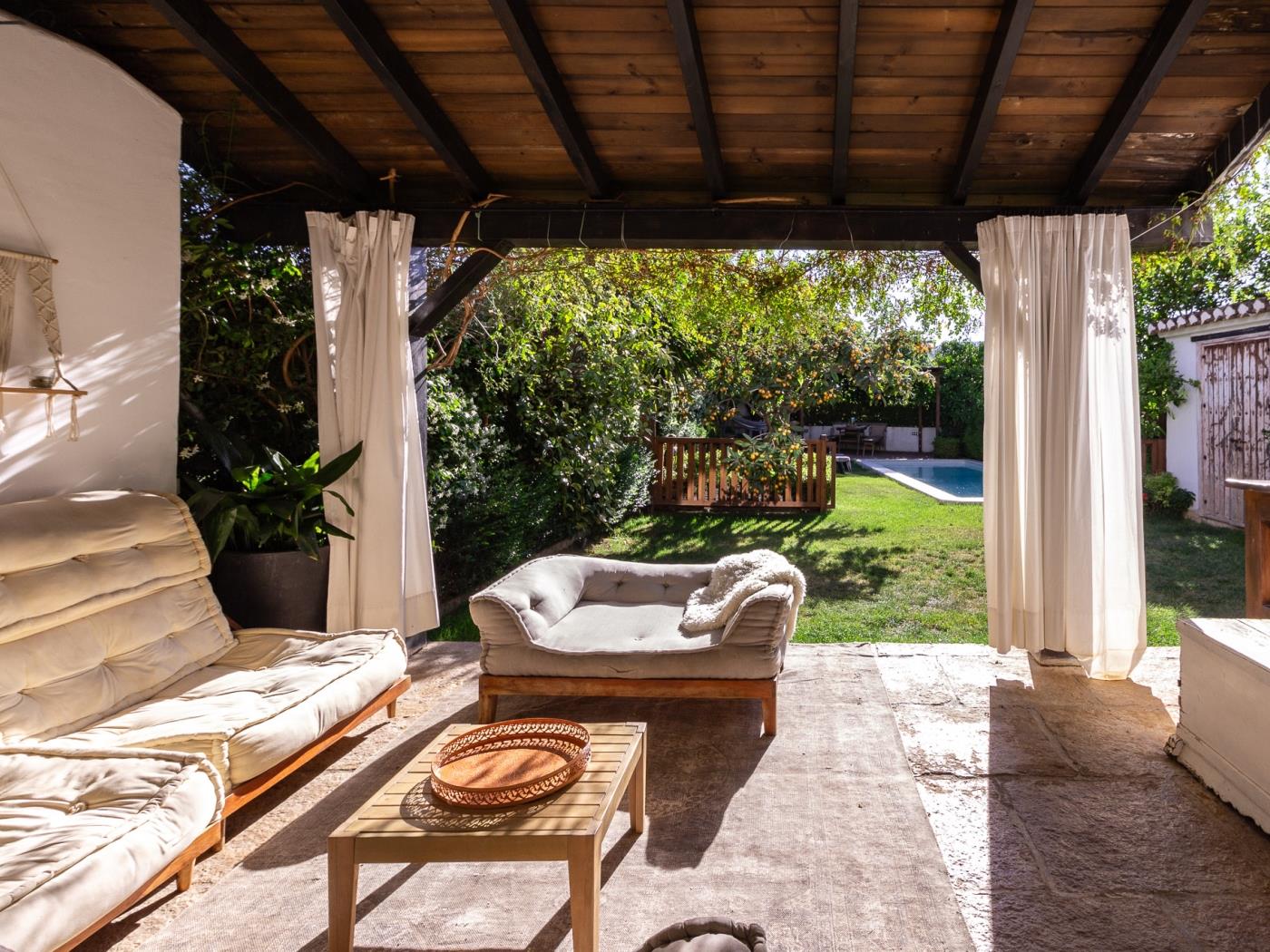 Preciosa casa con piscina en pleno corazón del Valle de Lecrín en Restábal
