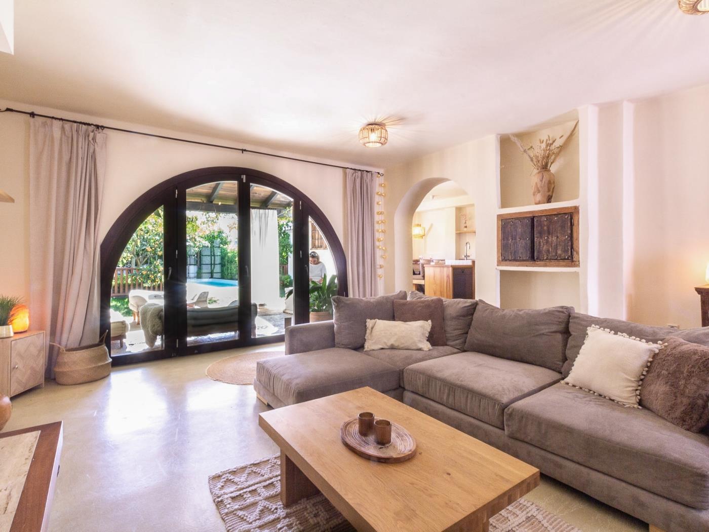 Preciosa casa con piscina en pleno corazón del Valle de Lecrín en Restábal