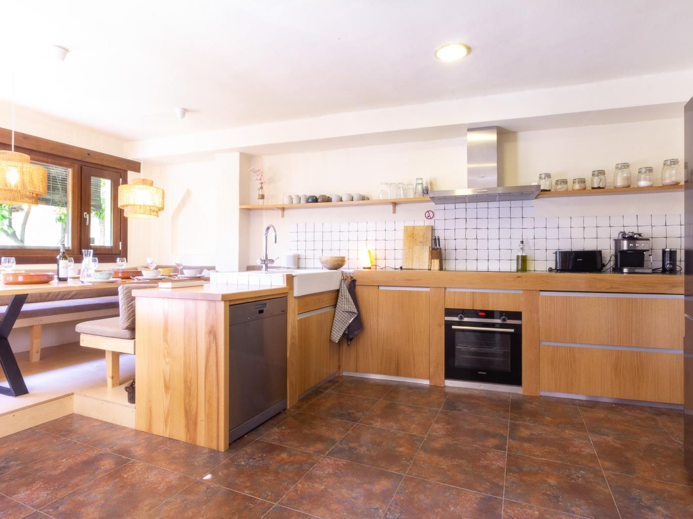 Preciosa casa con piscina en pleno corazón del Valle de Lecrín en Restábal