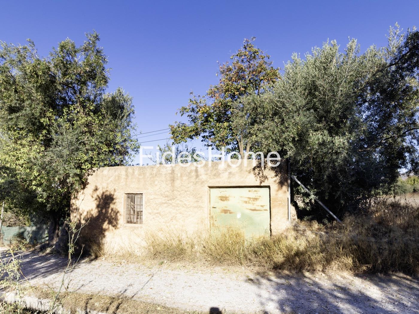 Terrain irrigué à Nigüelas avec une petite maison de campagne à Nigüelas
