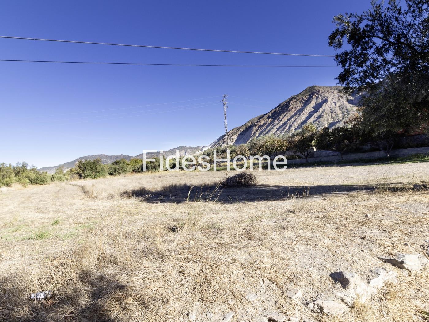 Terrain irrigué à Nigüelas avec une petite maison de campagne à Nigüelas