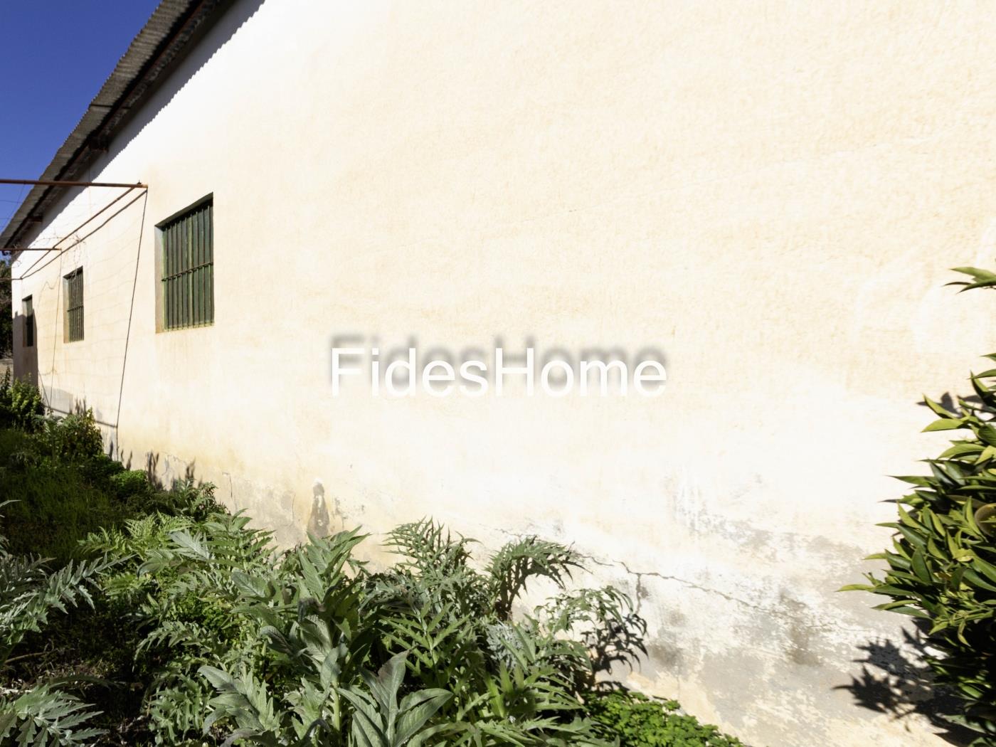 Agricultural building with land and drinking water in a rural setting in Béznar