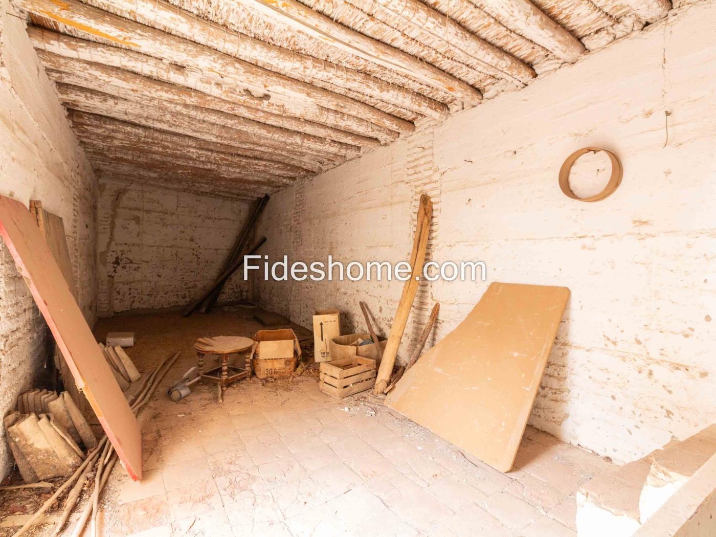 Maison à potentiel à Pinos del Valle à Pinos del valle