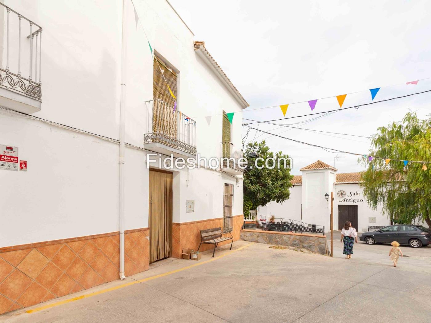 Two-storey house in Pinos del Valle in Pinos del valle