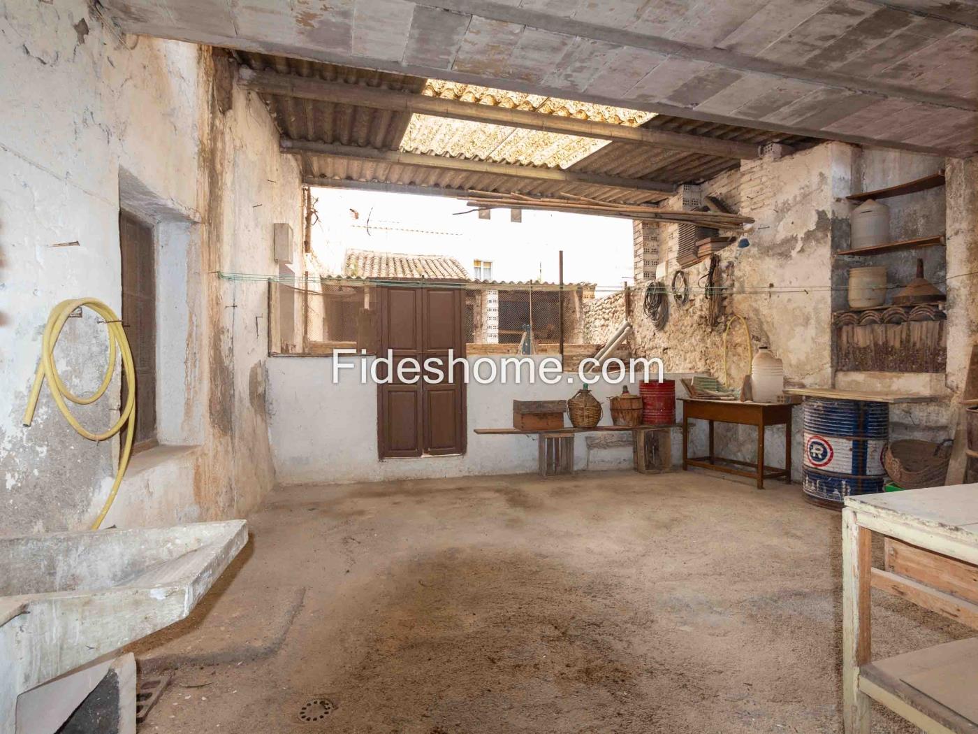 Two-storey house in Pinos del Valle in Pinos del valle