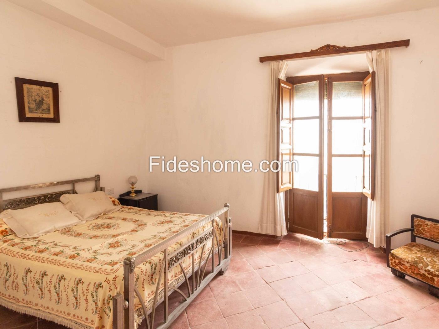 Two-storey house in Pinos del Valle in Pinos del valle