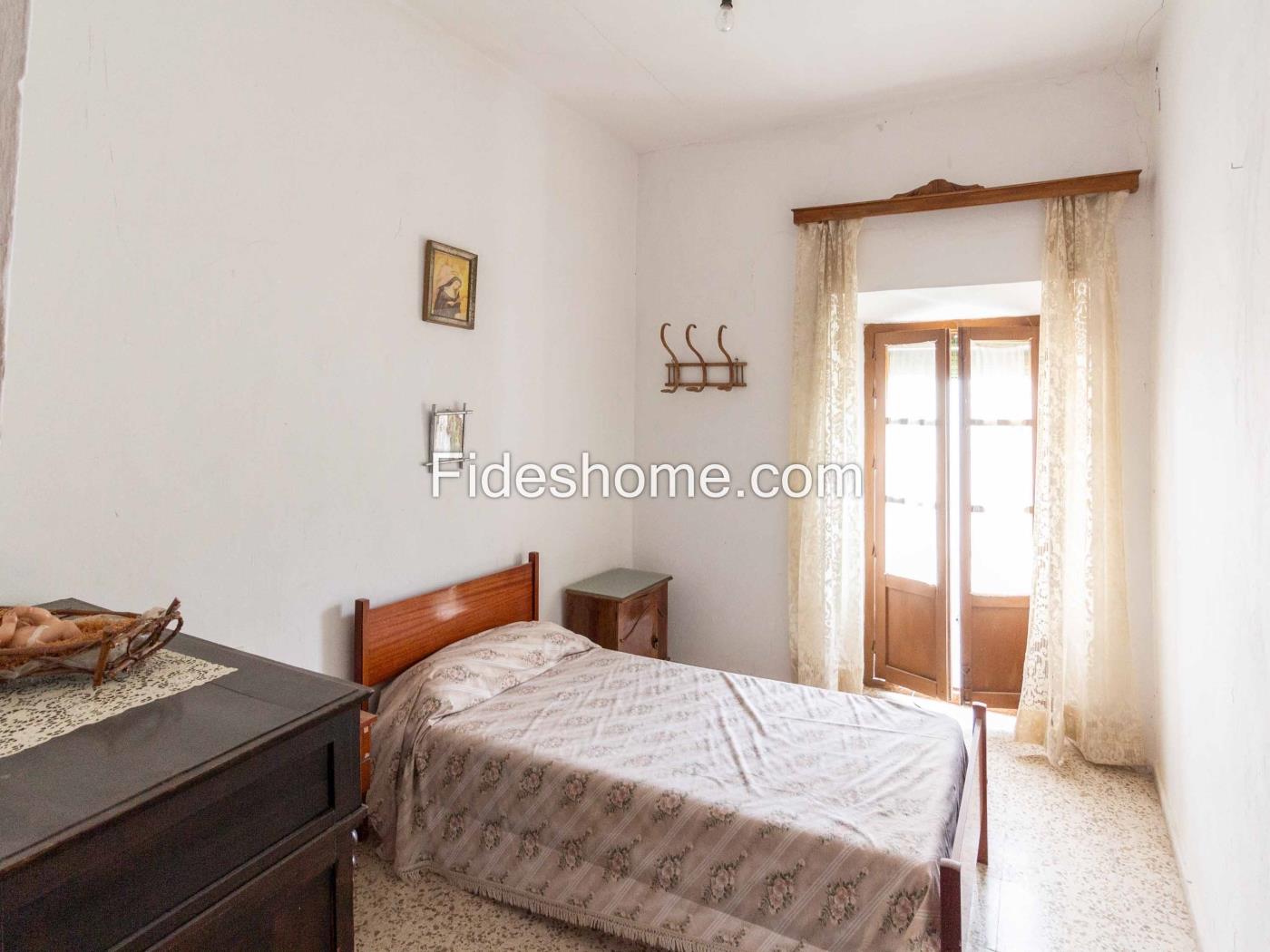 Two-storey house in Pinos del Valle in Pinos del valle