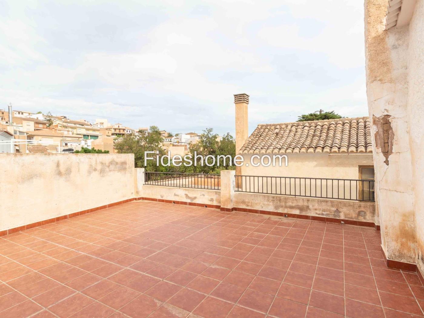 Two-storey house in Pinos del Valle in Pinos del valle